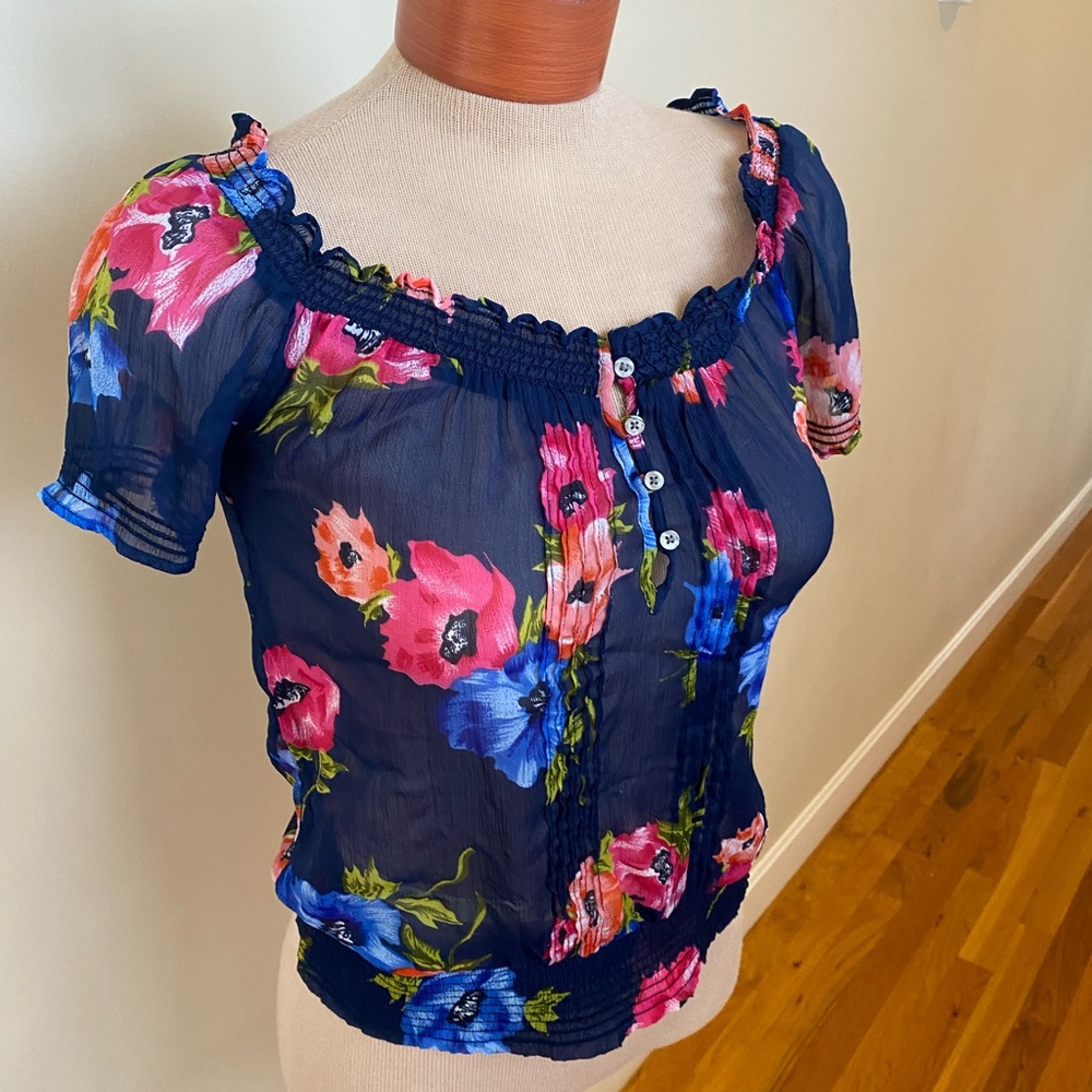 🌷Floral Hollister Top🌷